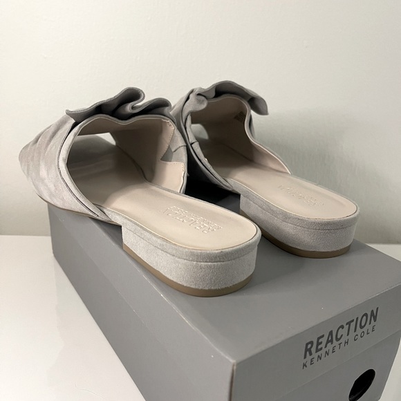 NEW! Keneth Cole Reaction Vanya suede slip sandals in light grey. Size 11 - Picture 6 of 10